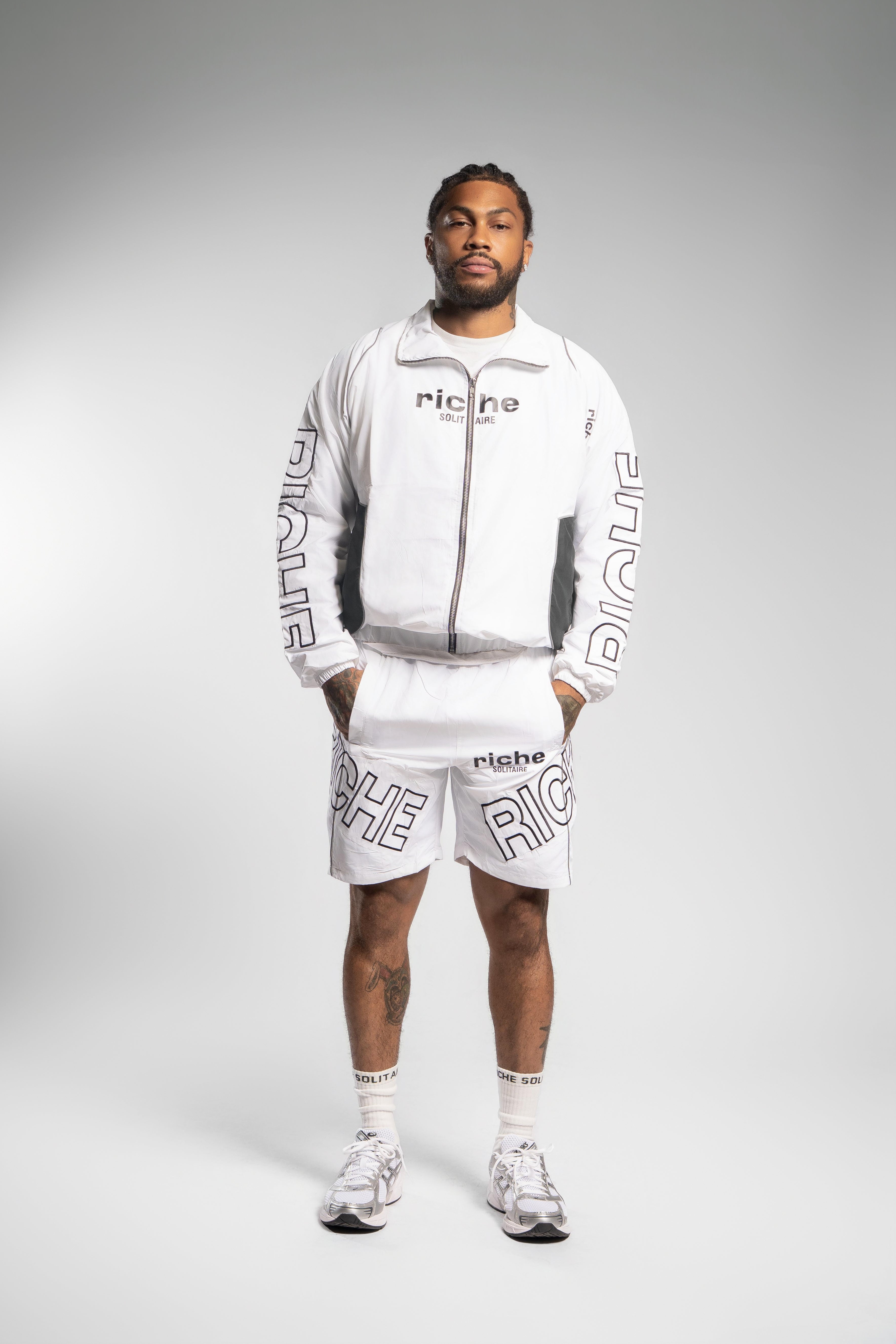 white & Black Riche Solitaire set