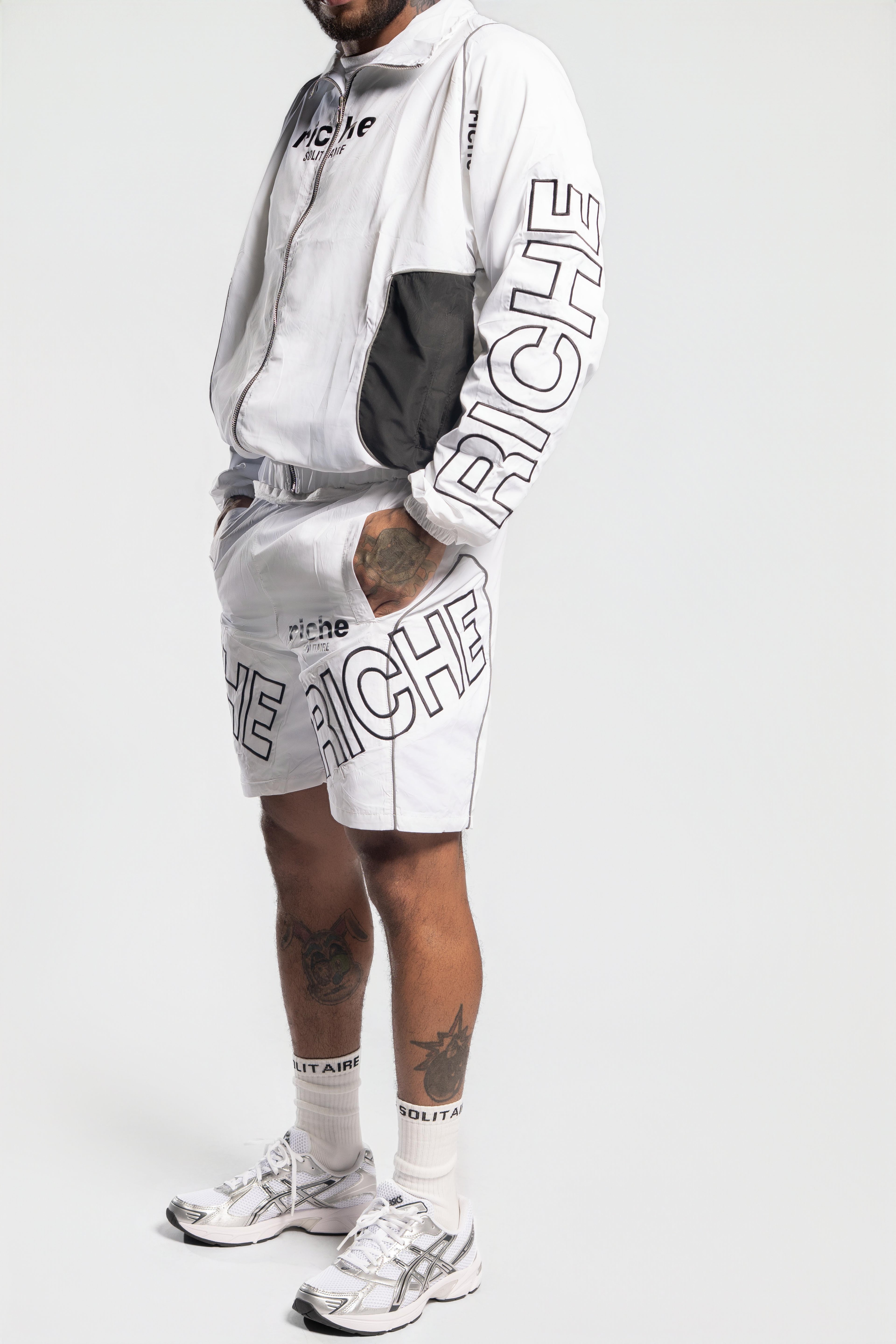 white & Black Riche Solitaire set