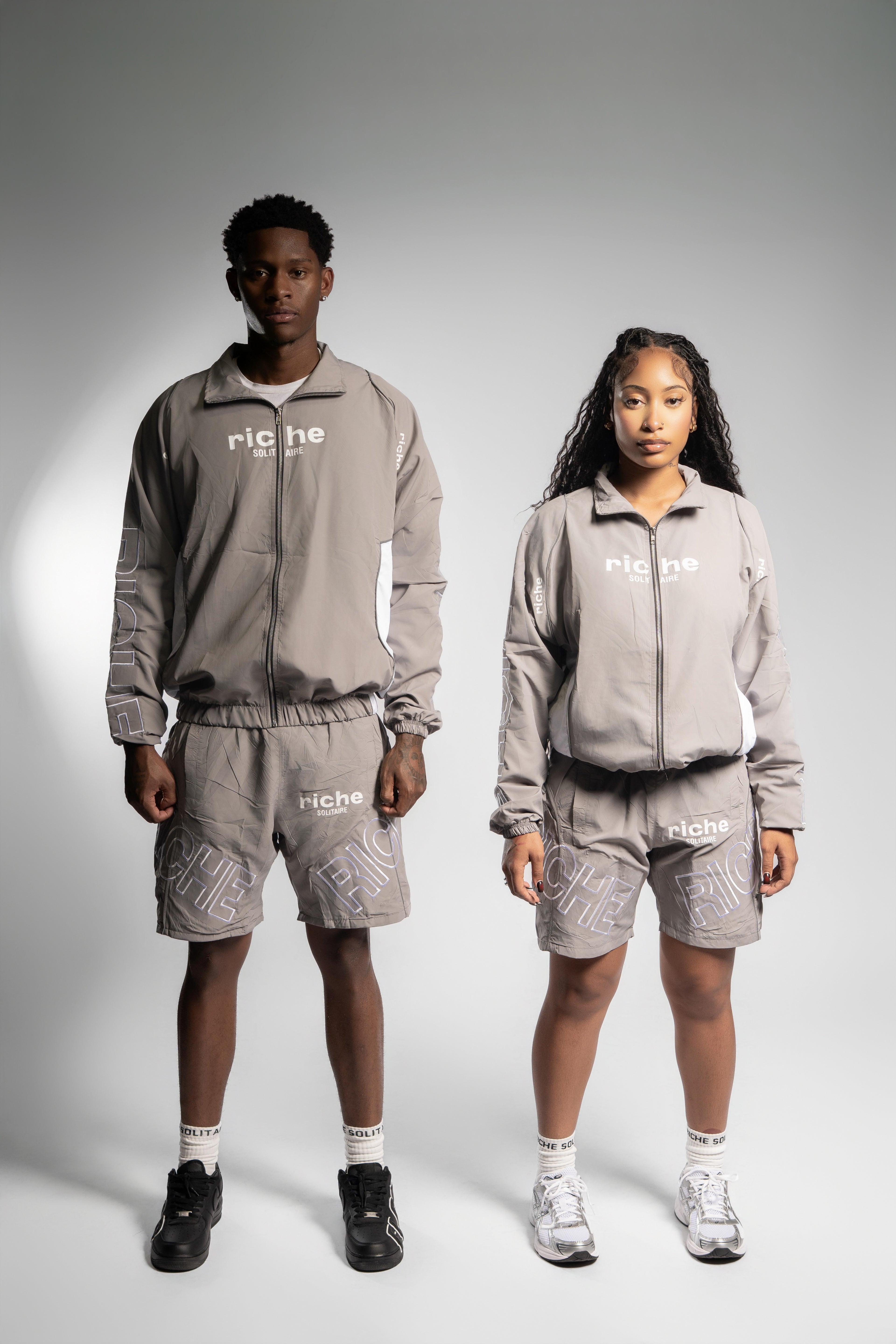 Grey & White Riche Solitaire set